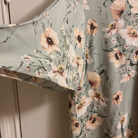 Floral H&M dress. Very good condition. Wore it just a couple of days. - Picture 3 of 6